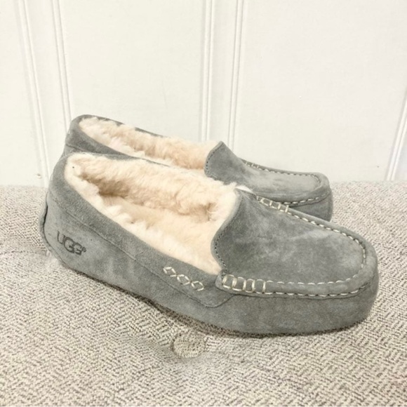 UGG Ansley Light Grey Suede Sheepskin Moccasins Slippers  Women’s size 5 - Picture 3 of 8